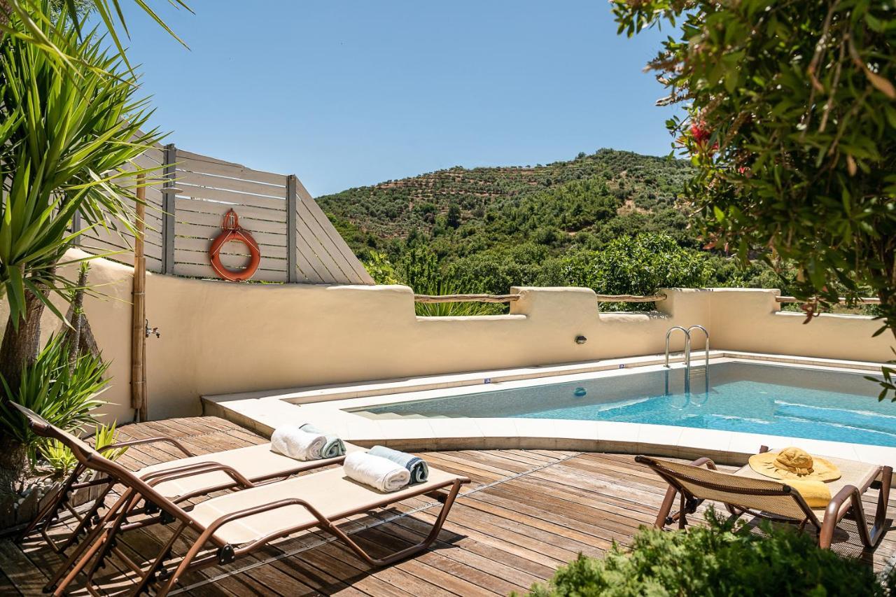 Verekinthos Villas - Pool, Hot Tub, Bbq, Kids Playground, Stunning Mountain Views Yerolákkos Exteriör bild