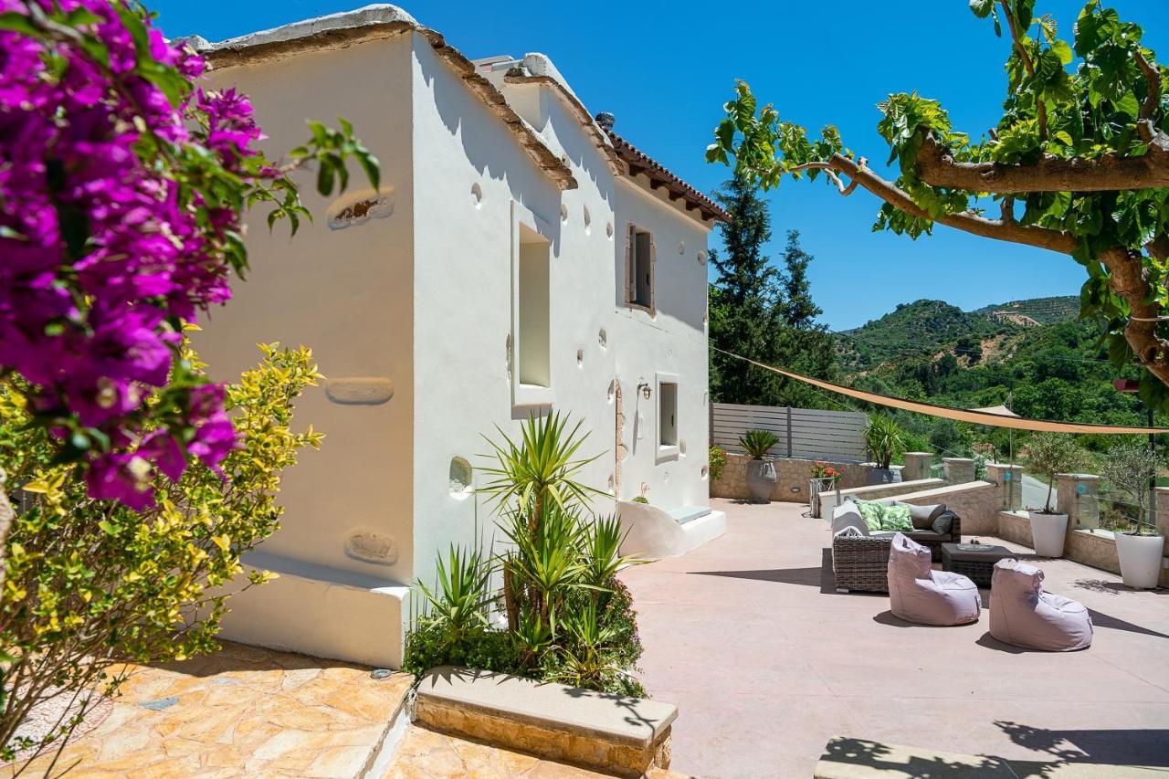 Verekinthos Villas - Pool, Hot Tub, Bbq, Kids Playground, Stunning Mountain Views Yerolákkos Exteriör bild