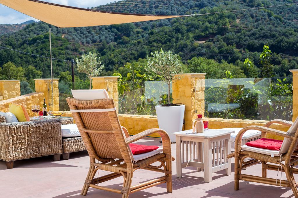 Verekinthos Villas - Pool, Hot Tub, Bbq, Kids Playground, Stunning Mountain Views Yerolákkos Exteriör bild
