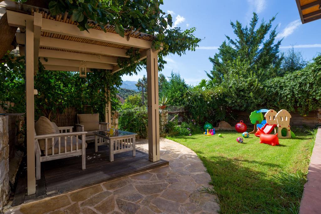 Verekinthos Villas - Pool, Hot Tub, Bbq, Kids Playground, Stunning Mountain Views Yerolákkos Exteriör bild