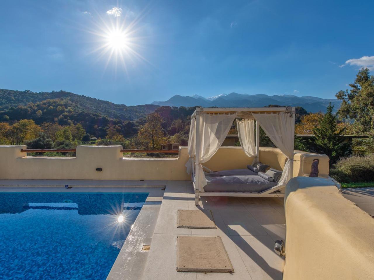 Verekinthos Villas - Pool, Hot Tub, Bbq, Kids Playground, Stunning Mountain Views Yerolákkos Exteriör bild