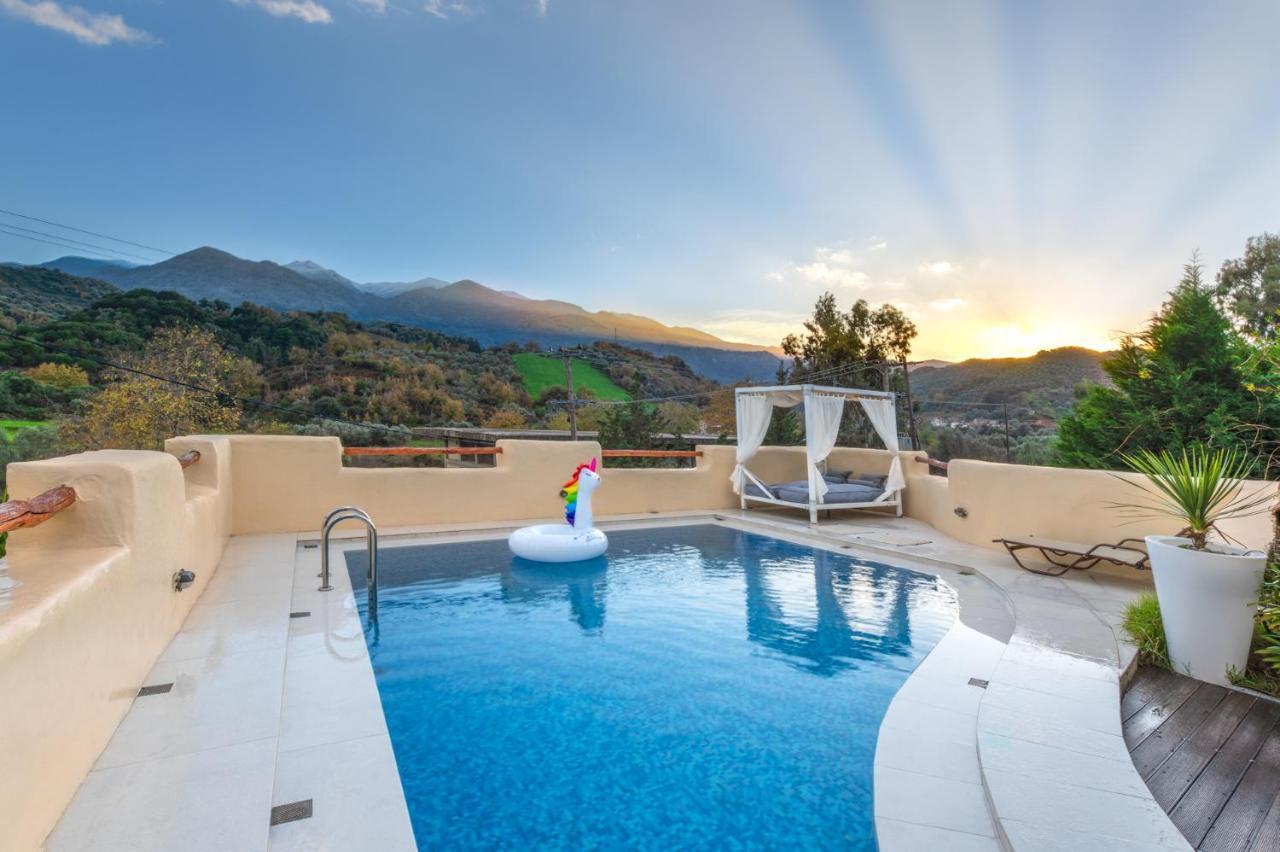 Verekinthos Villas - Pool, Hot Tub, Bbq, Kids Playground, Stunning Mountain Views Yerolákkos Exteriör bild